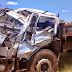 BAHIA / MUNDO NOVO: Condutor perde controle e tomba caminhão