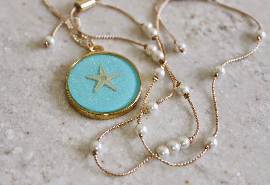 diy-resin-necklace-customizable-photo-necklaces-resin-or-mod-podge