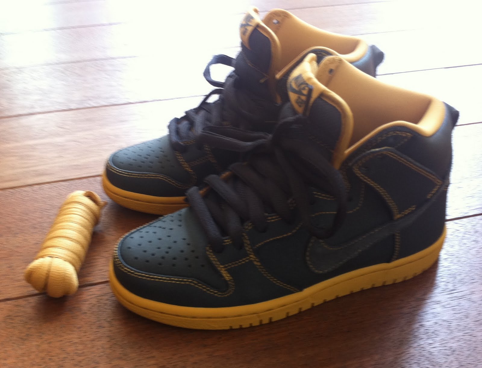 305050-206 Nike Dunk High Pro SB Birch Hyper Red 2020 For Sale