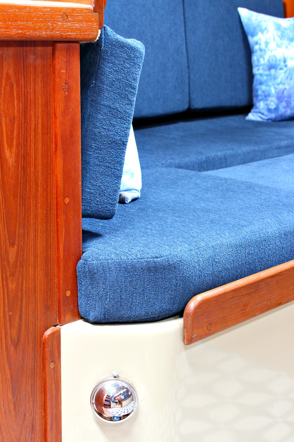 Tour the Before and After of This Updated Ticon 30 Sailboat Interior @danslelakehouse
