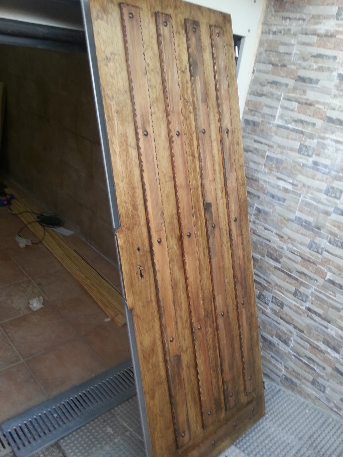Cómo revestir una puerta de madera?