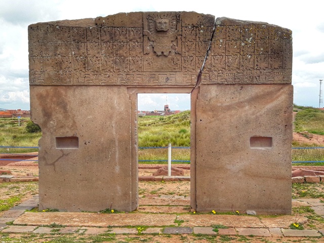 JOUR 9 : Puno - Tiwanaku - La Paz