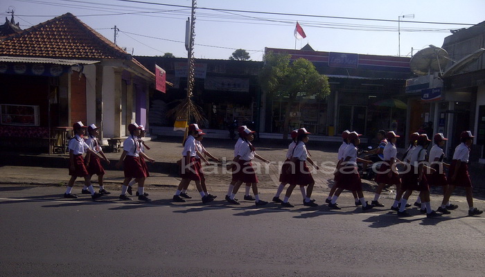 Agustusan, Ratusan Siswa SD Susuri Jalan Raya