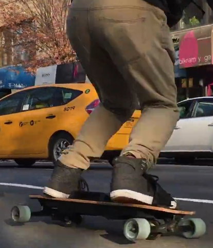 The electric skateboard that moves like a snowboard (Summerboard