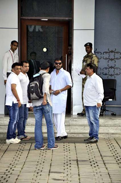  Ajay Devgan and Sonakshi return after visiting the Golden Temple 
