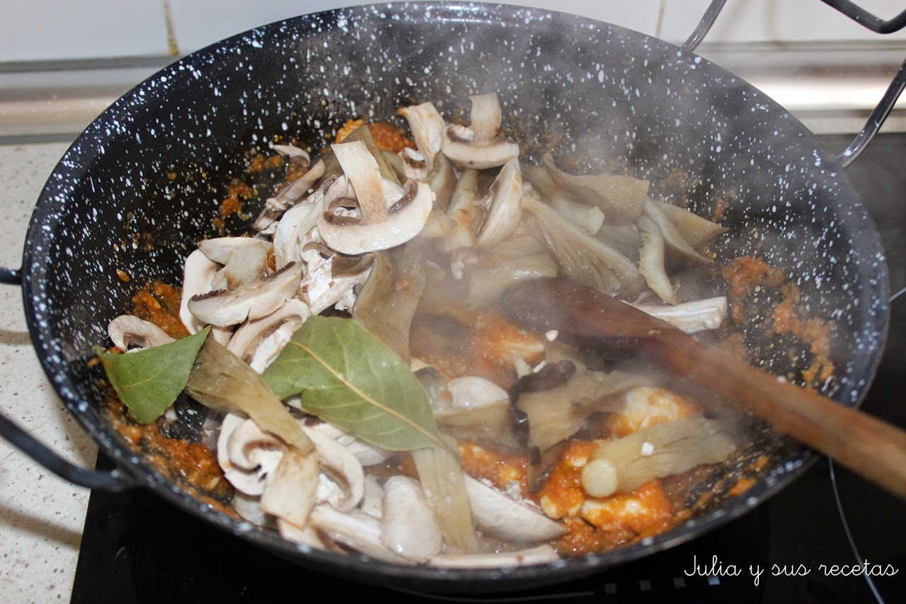 JULIA Y SUS RECETAS Arroz caldoso con setas y pollo