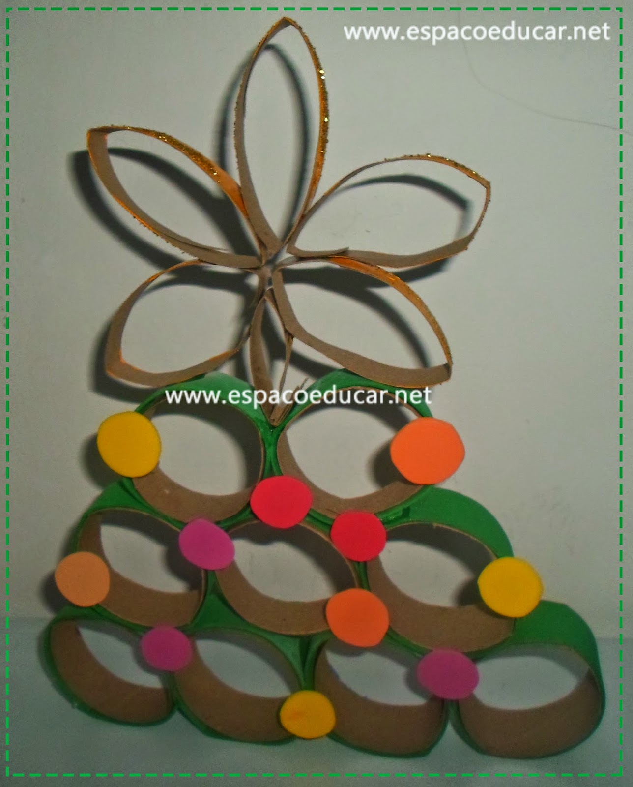Árvore de Natal enfeite ou baleiro feito com rolos de papel  reciclados!-ESPAÇO PEDAGÓGICO
