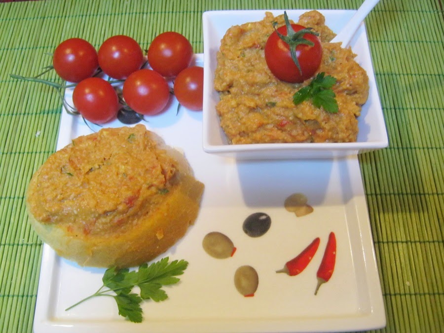 Hummus cu ardei copti si usturoi