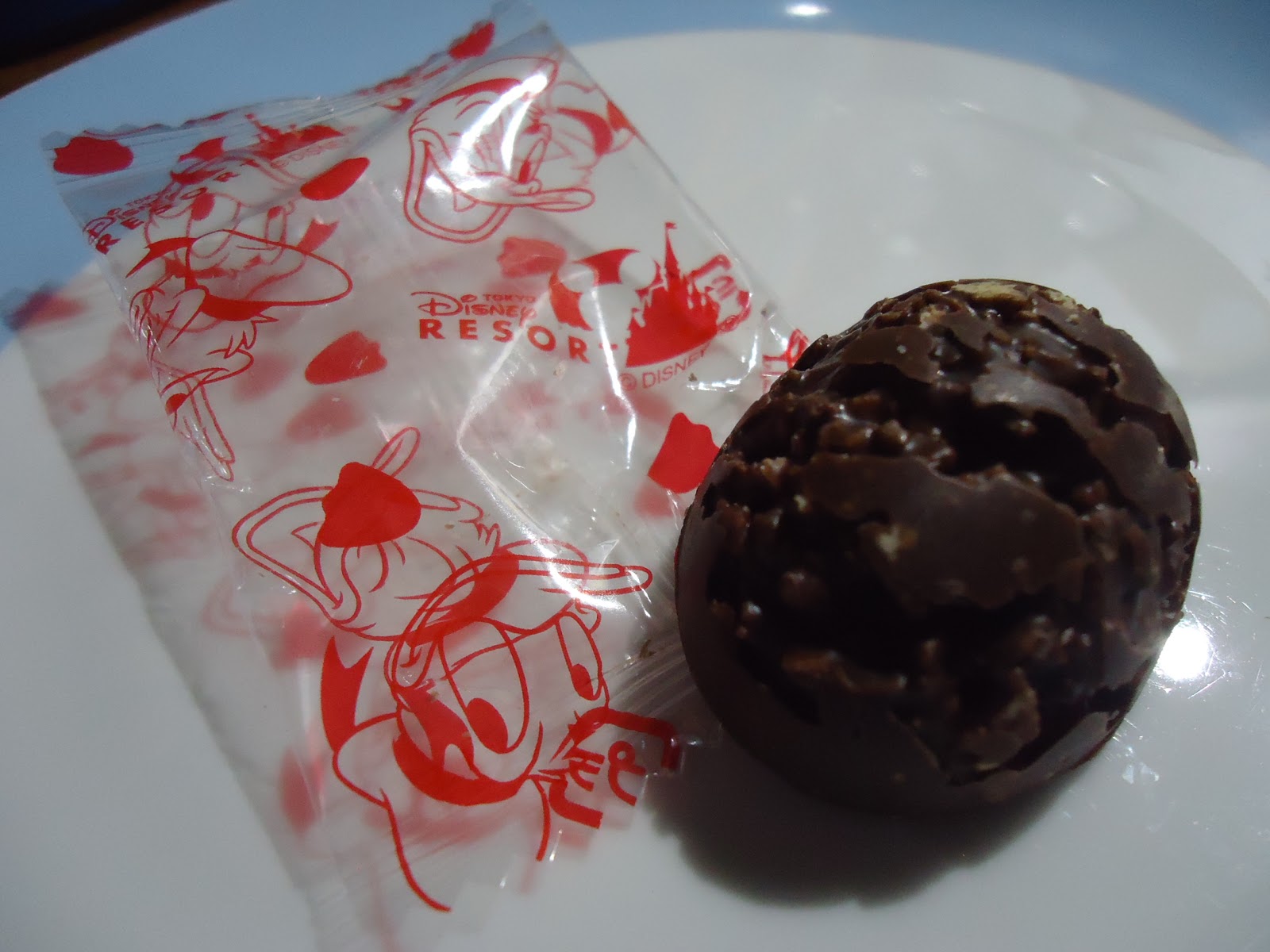 ディズニーのお土産 Tdr お得な超特大 チョコレートクランチ缶 １００粒入 ドナルド フレンズ ユーハイム ぼくのケチリッチな節約日記