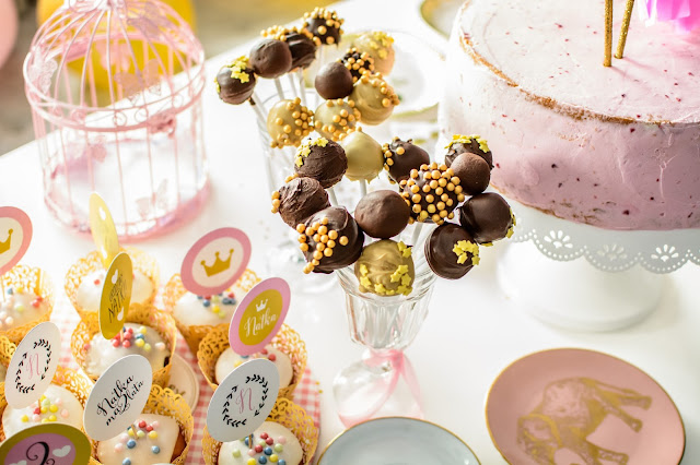 ciastka na patyku na urodziny