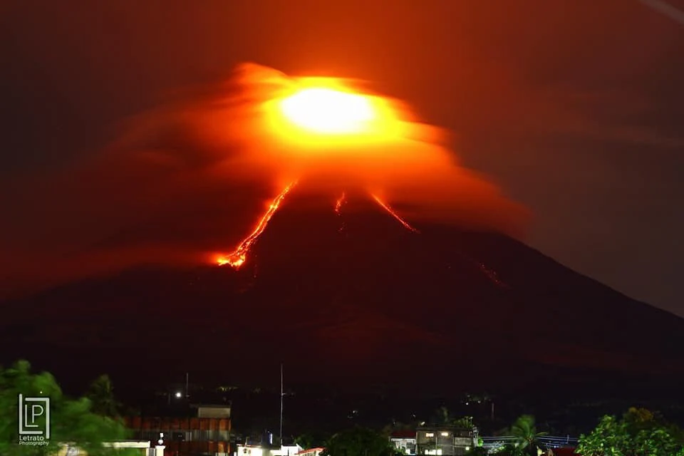 In the Philippines, the Mayon volcano woke up (3)