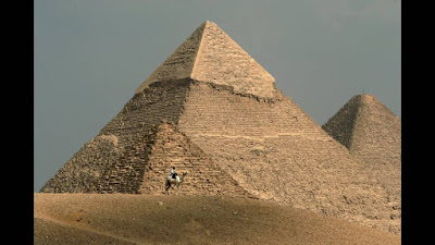 Θρόνος «εξωγήινης προέλευσης» κρυμμένος στη μυστηριώδη τρύπα στην Πυραμίδα του Χέοπα;  