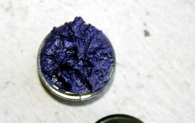 DIY Handmade Cream Eyeshadow - How to Make Cream Eyeshadow in Your Favorite Custom Shades Learn how to make cream eyeshadow that glides on smooth and is rich in color with this simple cream eyeshadow recipe. This recipe is perfect for those wanting a quality makeup product without all the chemicals you find in many mass market commercial cosmetics.