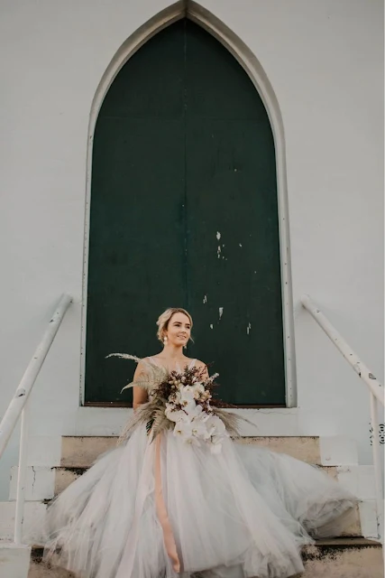 HUNTER AND CO PHOTOGRAPHY BOHO BRIDE TOWNSVILLE BRIDAL GOWN BOUQUET HAIRSTYLE
