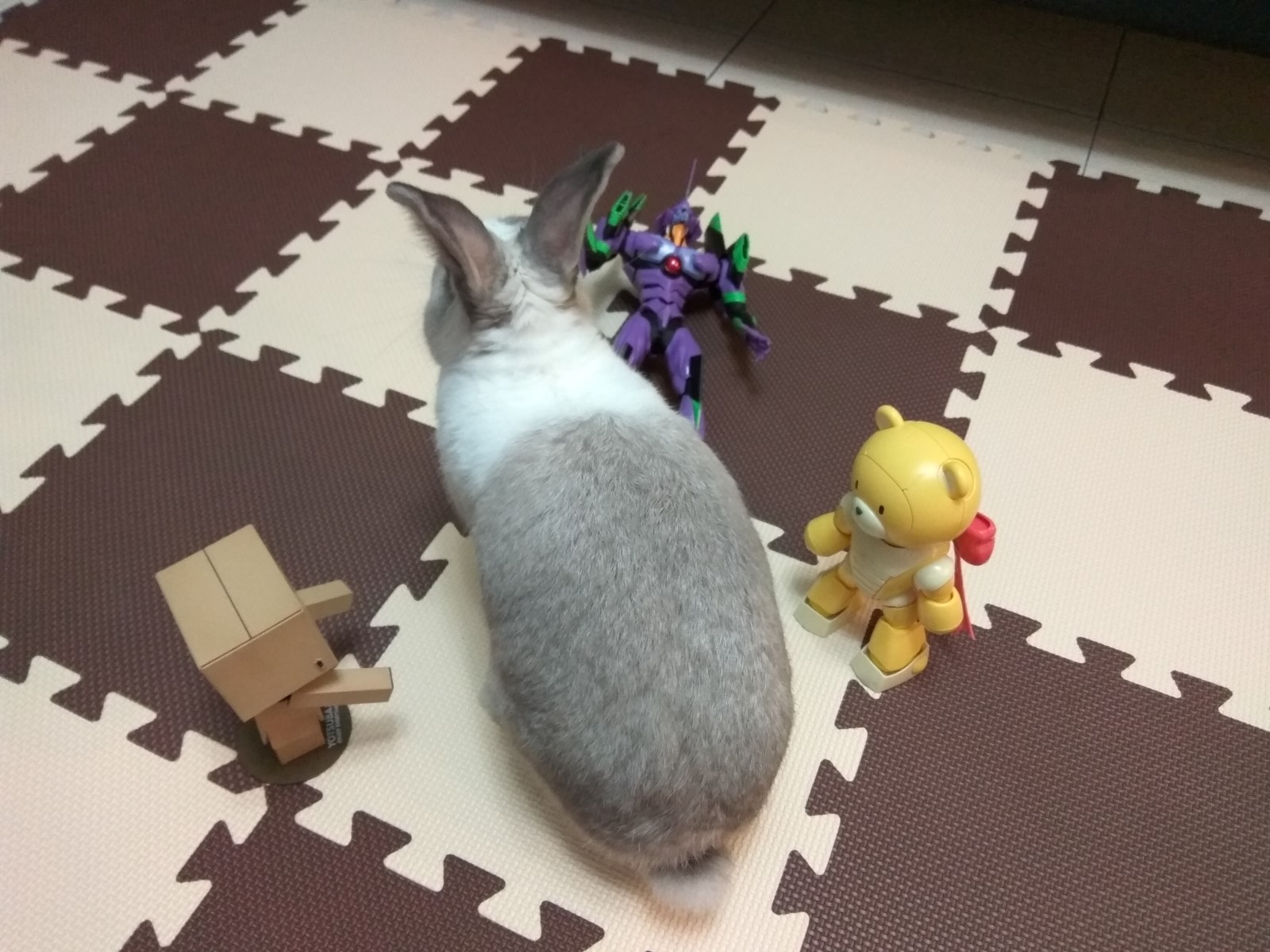 不敵巨大毛毛怪獸的高科技結晶