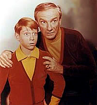 Dr. Smith and Will looking fearful in Lost In Space 1965 movieloversreviews.blogspot.com