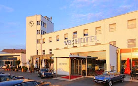 فندق خاص لعشاق السيارات فقط!