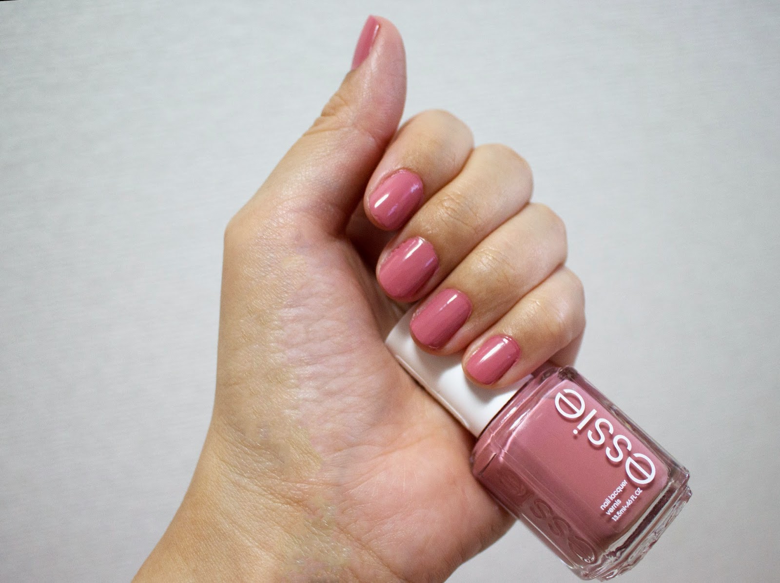 Rose Diamond essie 144 eternal optimist
