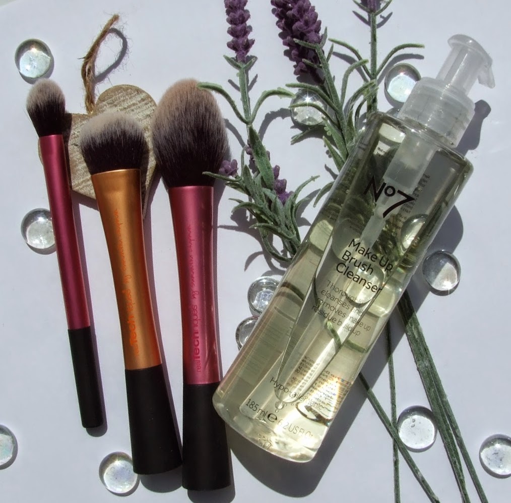 AceSparkleStar No7 Make Up Brush Cleanser Quick fix How to & Review