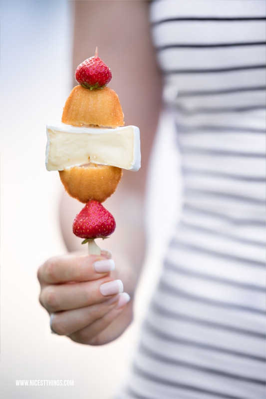 Erdbeerspiess mit Madeleines und Géramont Rezept