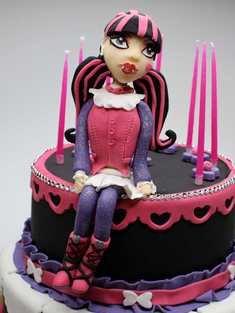 London Patisserie Draculaura Monster High Birthday Cake