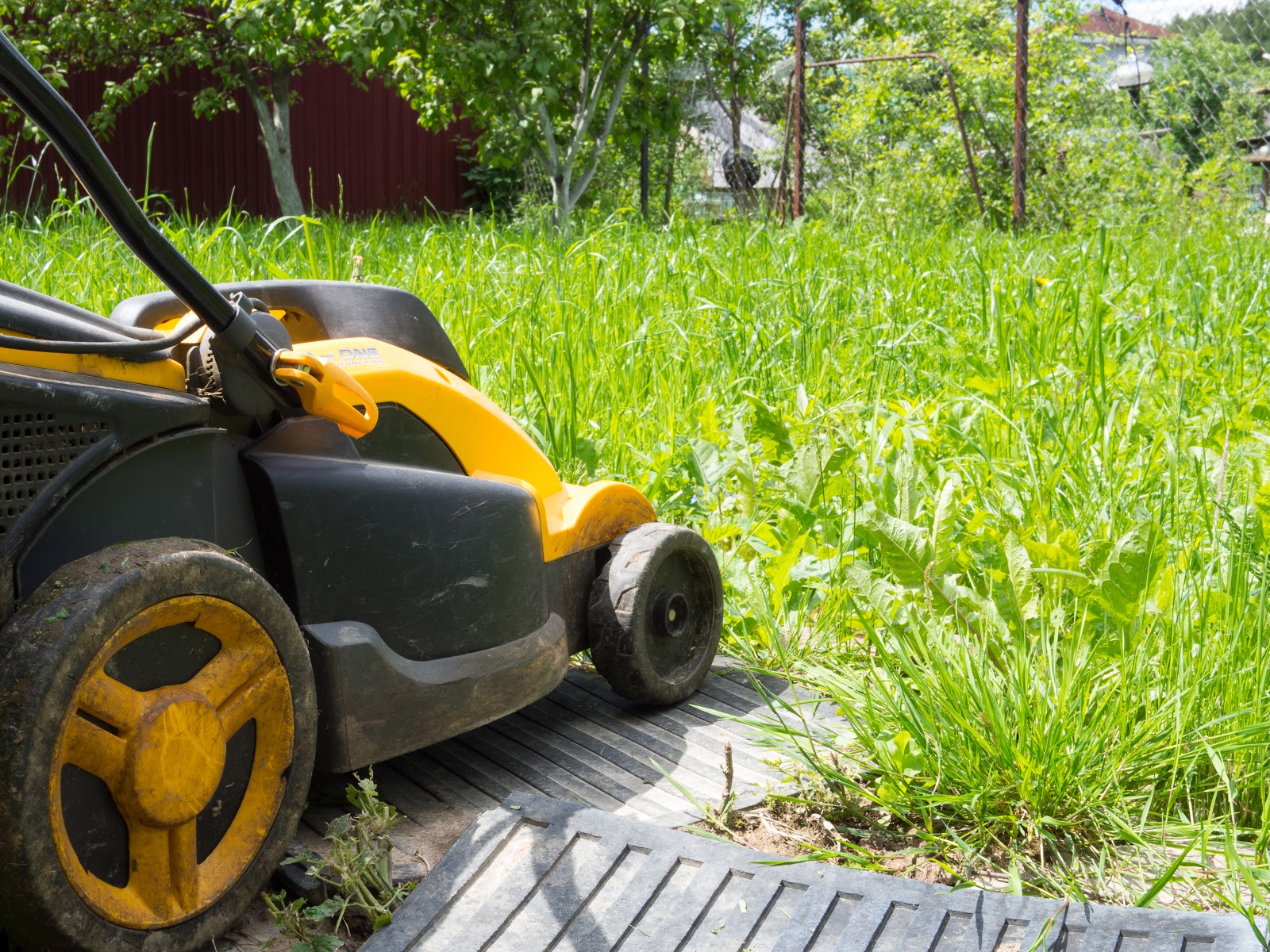 Гараж для газонокосилки своими руками