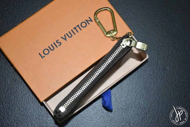 louis vuitton coin purse with key chain