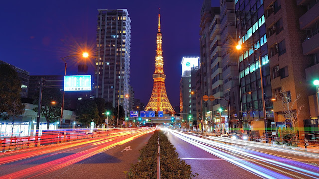 Backpacker ke Tokyo Tower di jepang Backpacker ke Tokyo Tower di jepang