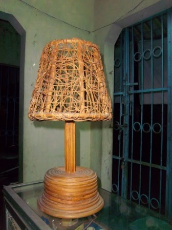 yogyakarta craft pengrajin kap lampu  rotan  yang unik
