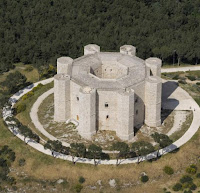 origine photo : https://voyages.michelin.fr/europe/italie/apulia/barletta-andria-trani/andria/castel-del-monte