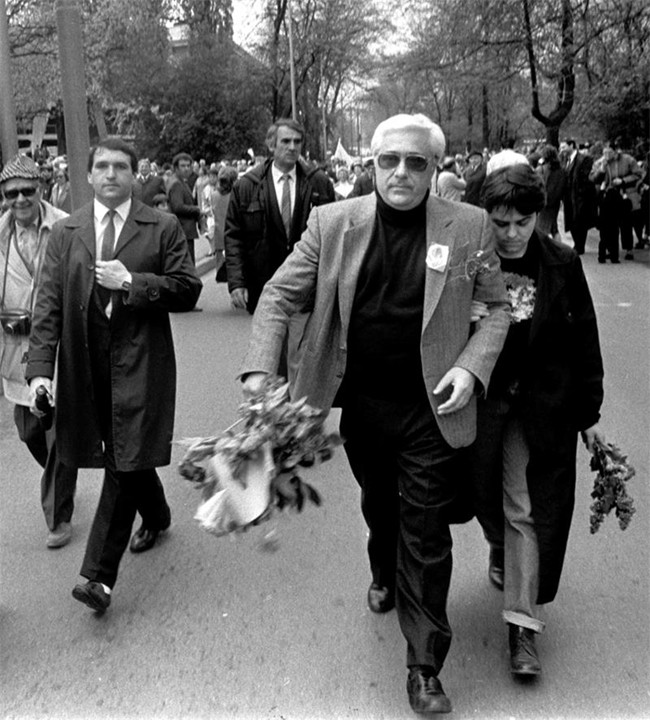 1 май 1990 г. Луканов отива на първомайска манифестация ~ Бгспомен