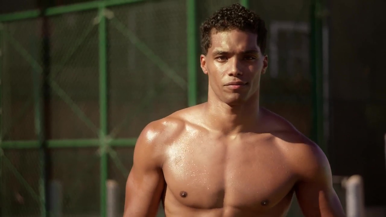 Rome Flynn shirtless in How To Get Away With Murder, Season 5, Ep 1.