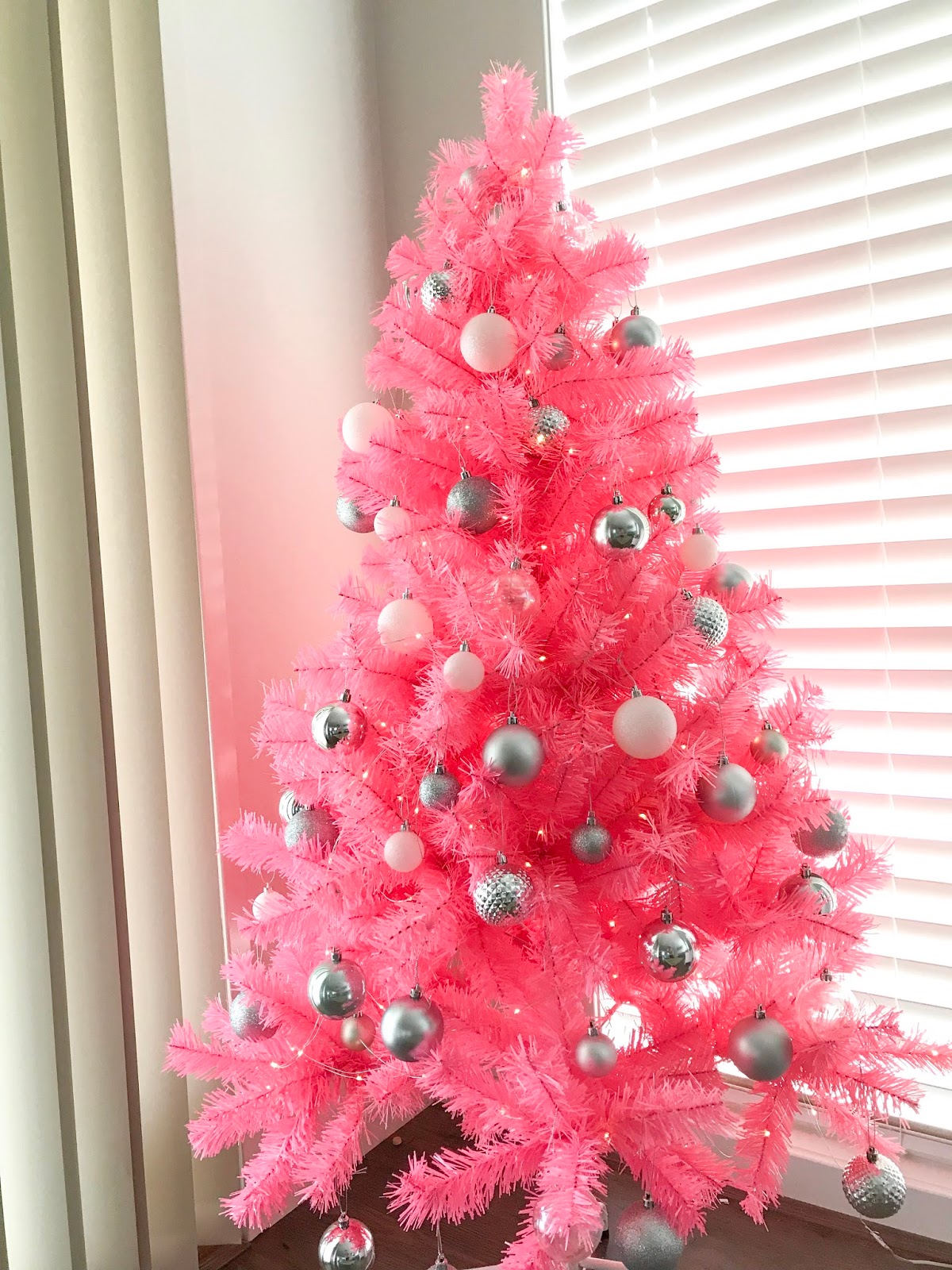 Think Pink... the story of a Christmas tree  Samelia's Mum