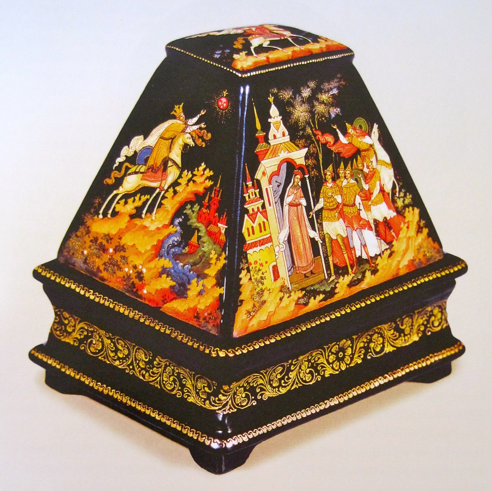 帝政ロシア時代伝統のイコン細密画の小箱、漆器工芸品