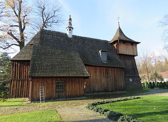 Drewniany kościół pw. Narodzenia Najświętszej Maryi Panny w Jodłowniku z 1585 roku.