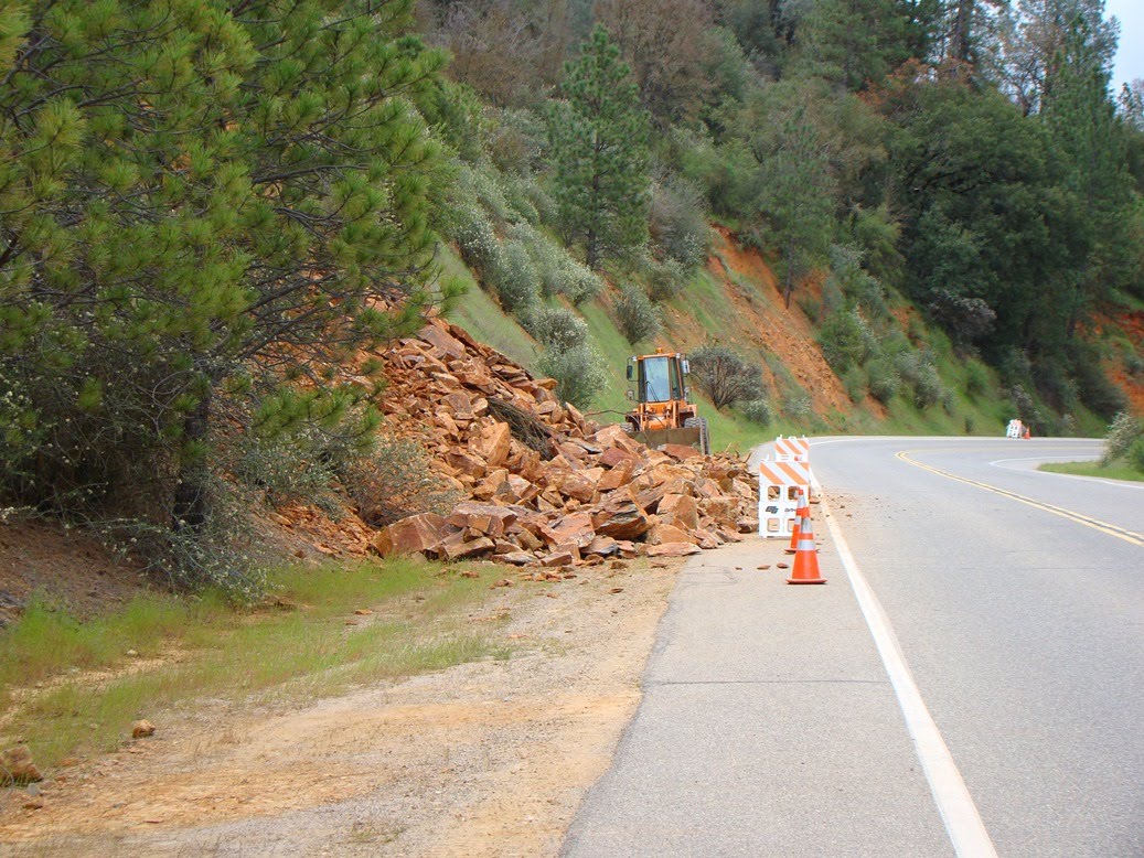 Geotripper Rockslide on Highway 140 Near Yosemite (Video)