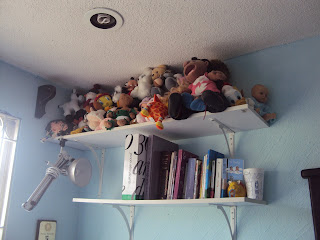 Laura Cervantes: Día 6...pintando muebles....