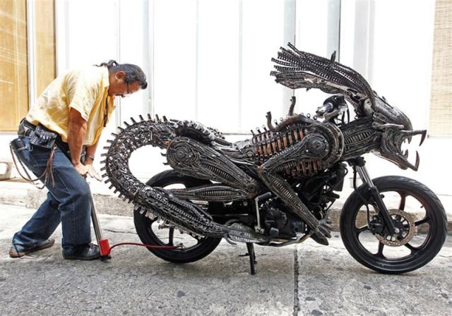 Waiting Bd Awesome Motorcycle Inspired By Alien And Predator