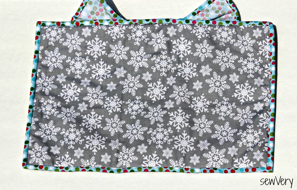 sewVery Christmas Present Placemats & Skirts