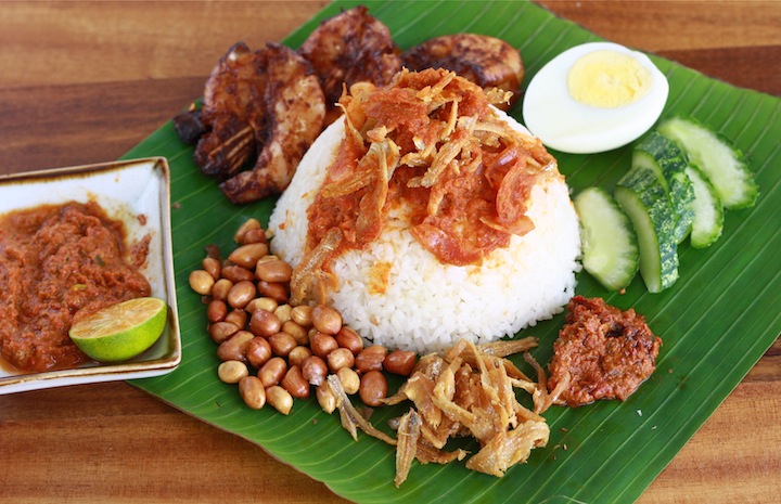 Malaysian Nasi Lemak recipe by SeasonWithSpice.com