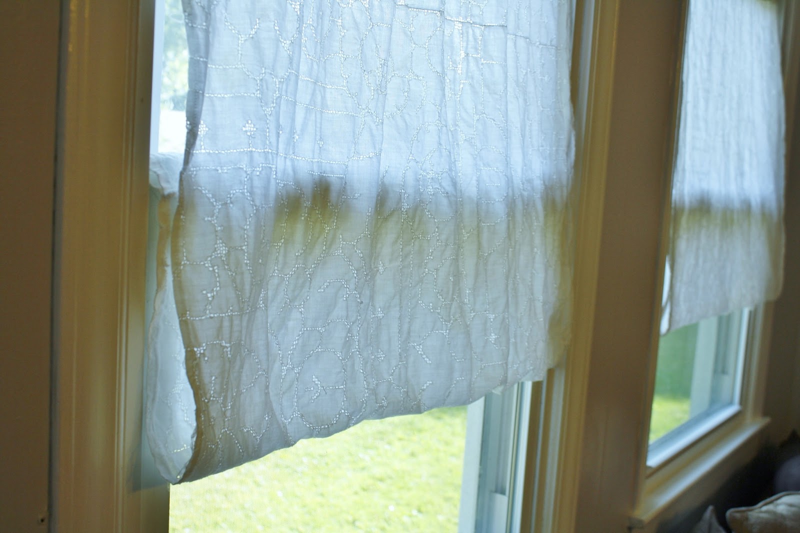 Emmy in the Making DIY Fabric Blinds on the Cheap