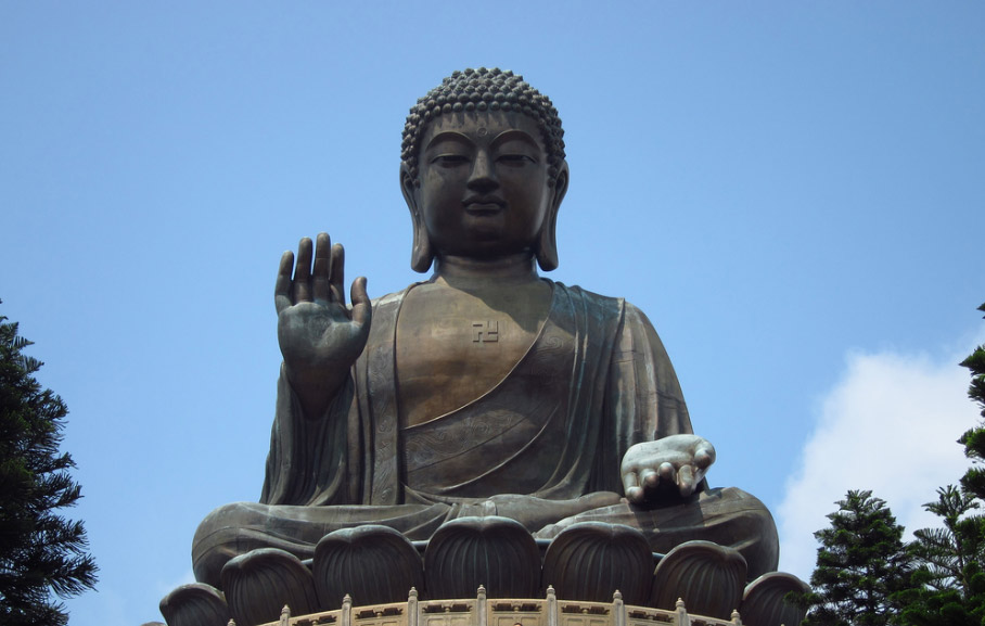 Что значит буда. Будда Шакьямуни статуя. Будда Шакьямуни в Китае. Великий Будда в Лингшане. Статуя Будды в Китае.