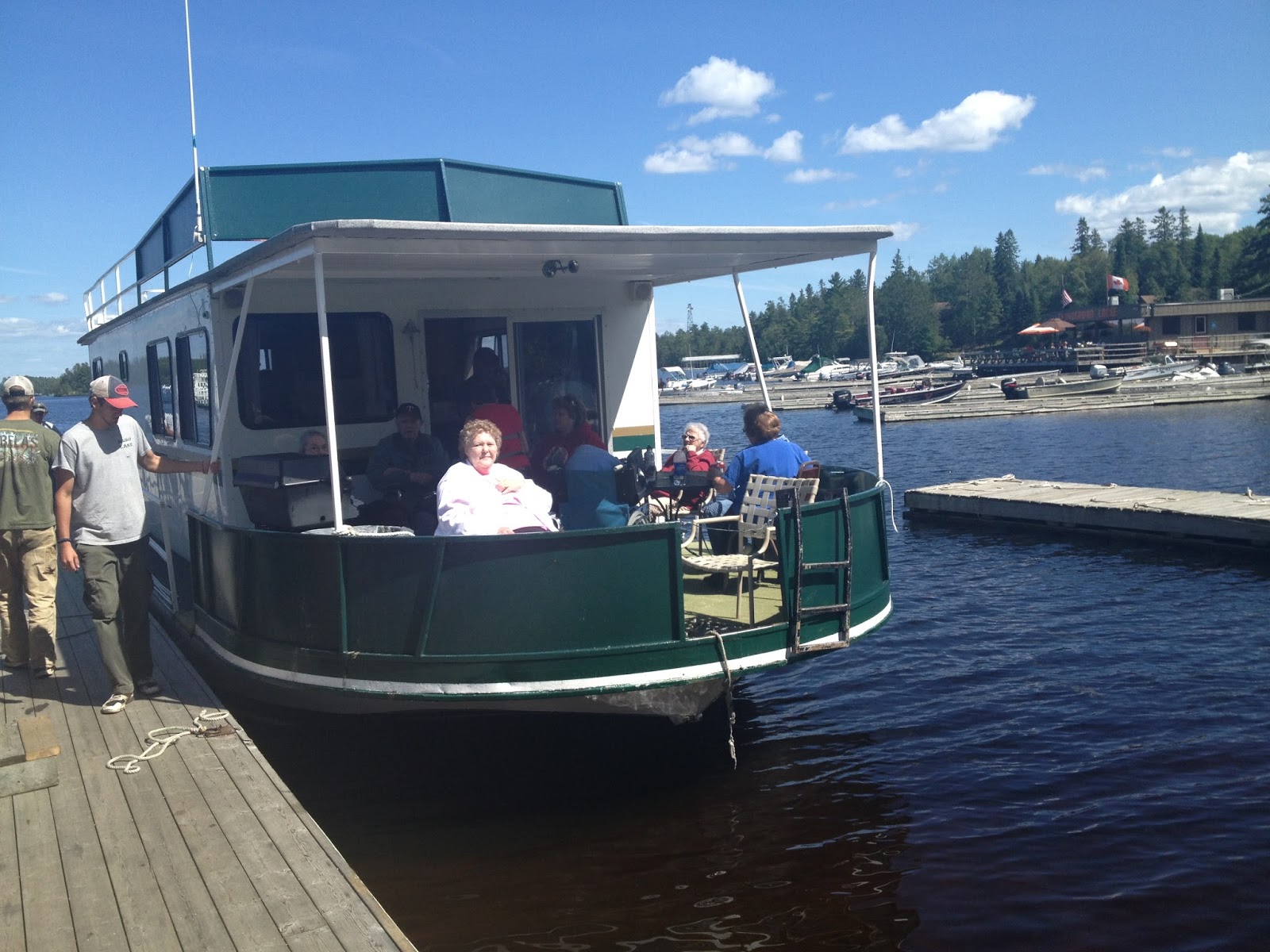 Rainy Lake Houseboats