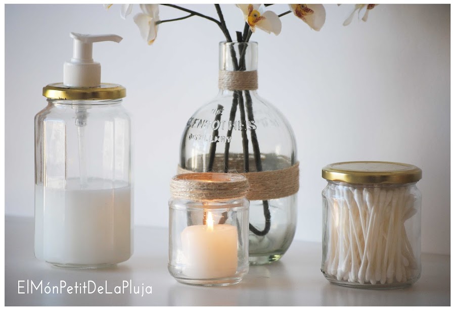 manualidad de tarros de cristal reciclados convertidos en set de baño