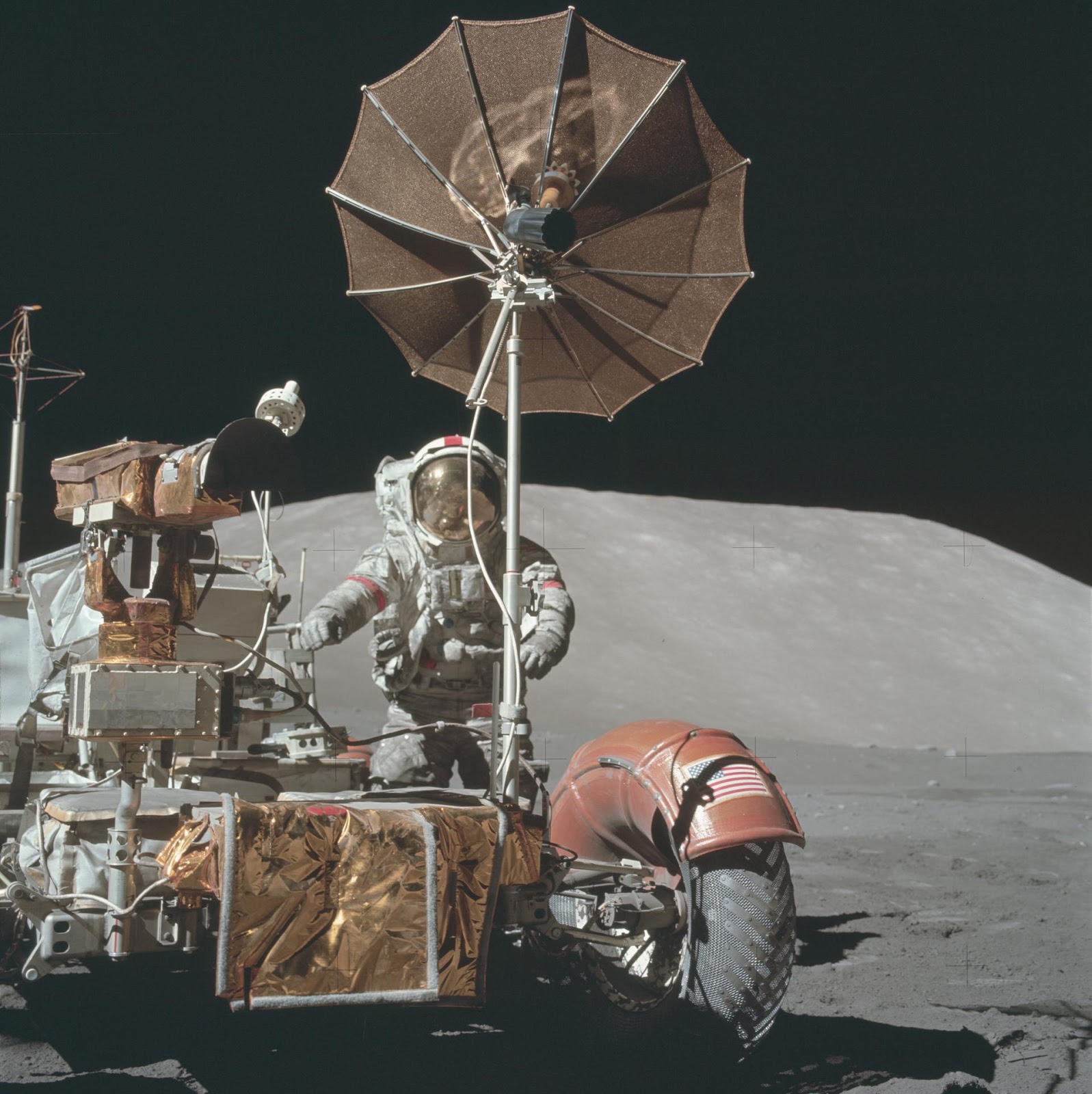 Пилотируемый полет на луну. Лунный модуль Аполлон 17. Аполлон 17 на Луне 1972. Аполлон 17 снимки. Аполлон as17-134-20507.