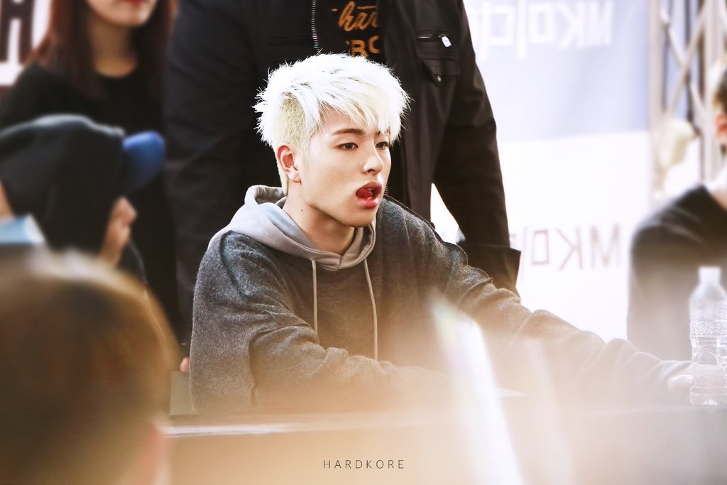 아이콘에서 의외로 덕후몰이 하는 멤버 | 인스티즈