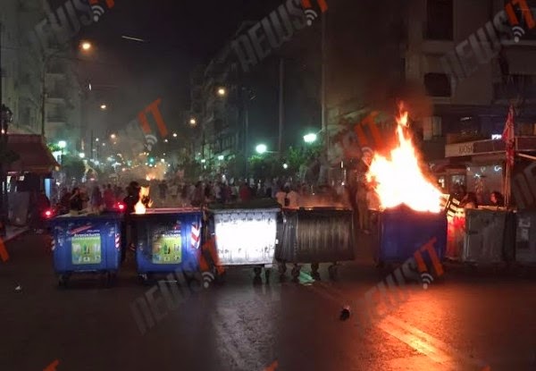 Επεισόδια στον Πειραιά – Τα έσπασαν οι κόκκινοι κάφροι