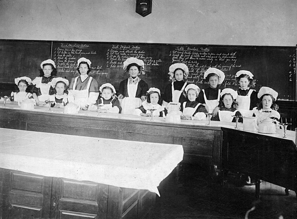 Fascinating Vintage Photos of Girls Attending Home Economics Classes 1920s 1930s - 19