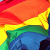 Canada: il preside vieta di esporre la bandiera gay sulla base di una norma sulle «bandiere non ufficiali»