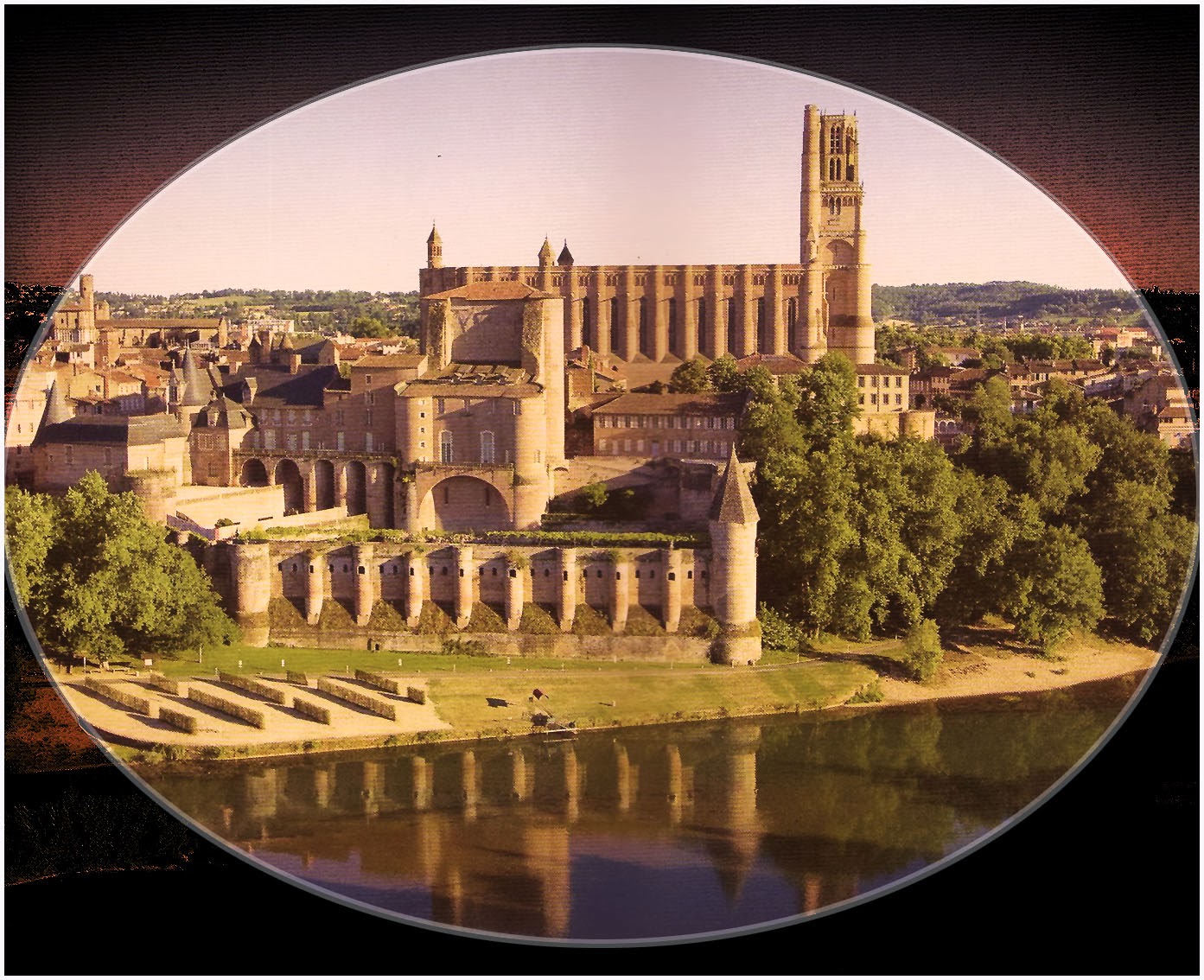 Curieux jardin ALBI Cathédrale sainte Cécile